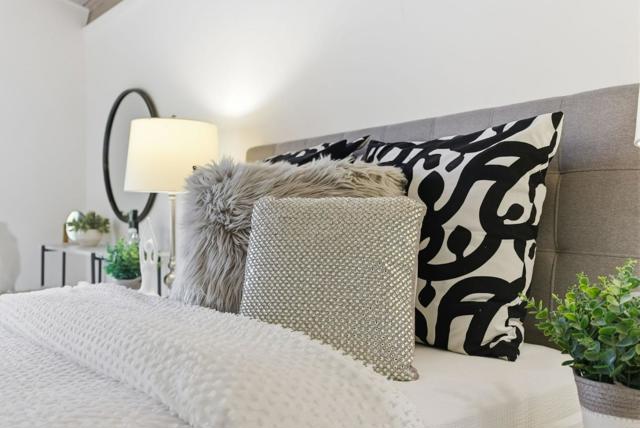 278 Monroe Drive, Mountain View CA: https://media.crmls.org/mediaz/b9961bd3-0226-4d8c-acfb-000e05237632.jpg