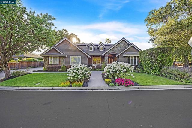 10 Woodside Dr, Danville CA: https://media.crmls.org/mediaz/b9963189-5416-4e09-a43e-b906494bce43.jpg