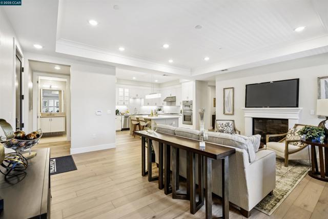 20 Woodbury Highlands Court, Lafayette CA: https://media.crmls.org/mediaz/b9977264-c12f-48f6-af1a-ecd8471f8a51.jpg