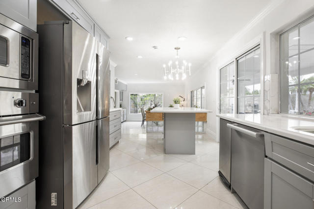 8857 Bluffdale Dr, Sun Valley CA: https://media.crmls.org/mediaz/b997a6b3-8243-4bbb-ac9f-9ac8417f697a.jpg