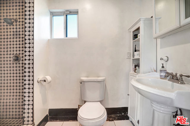 9210 S Van Ness Avenue, Los Angeles CA: https://media.crmls.org/mediaz/b997f157-7cd5-415e-9d85-61eed595d71e.jpg