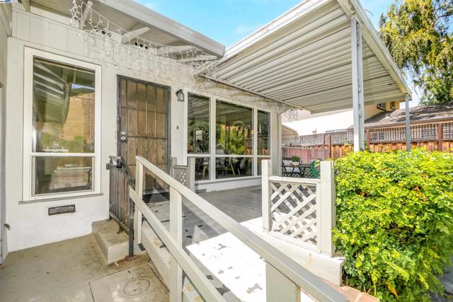 745 Wasatch Dr, Fremont CA: https://media.crmls.org/mediaz/b9981ae8-0f89-4682-aaf3-148be4f241b0.jpg