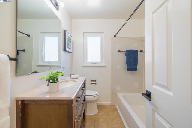 27830 Thackeray Ave, Hayward CA: https://media.crmls.org/mediaz/b99829a9-7008-4c21-bca8-1868f7bf1b3b.jpg