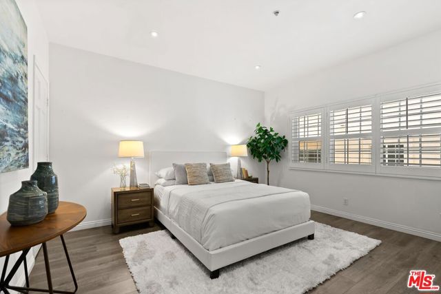 2025 S Beverly Glen Boulevard, Los Angeles CA: https://media.crmls.org/mediaz/b998689e-23a3-4fc8-98ed-8dfbb6a3efdf.jpg