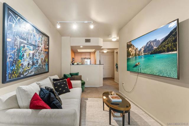 2400 5Th Ave, San Diego CA: https://media.crmls.org/mediaz/b9988730-3c86-4cc3-9958-94e7be219cb9.jpg