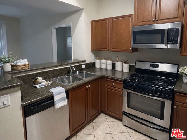 13941 Sherman Way, 204 photo 3