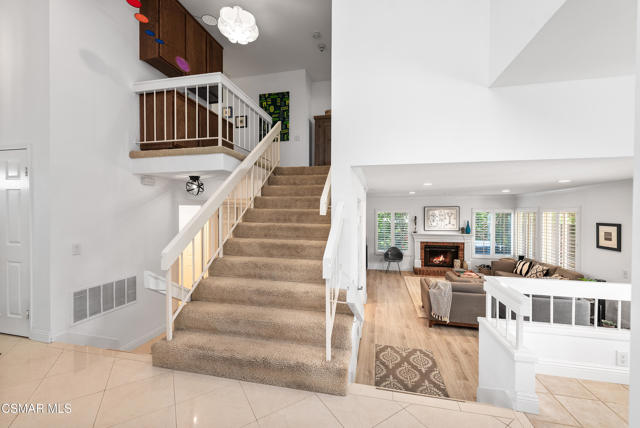 11556 Coralberry Court, Moorpark CA: https://media.crmls.org/mediaz/b9994453-7a33-4255-8d95-77e3c90561fb.jpg