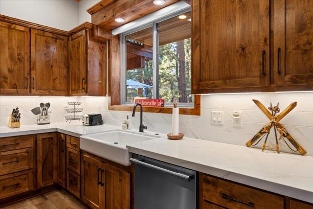 41562 Stone Bridge Road, Big Bear CA: https://media.crmls.org/mediaz/b9995400-7278-4bed-8857-d7ac147631f8.jpg