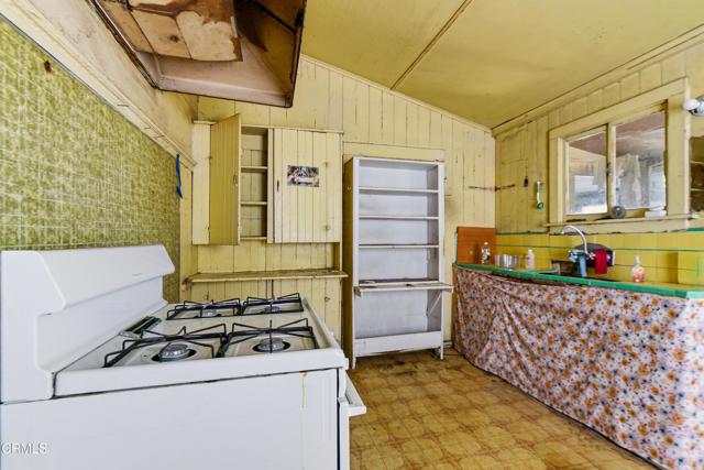 Detail Gallery Image 4 of 13 For 1028 S Gage Ave, Los Angeles,  CA 90023 - 3 Beds | 1 Baths