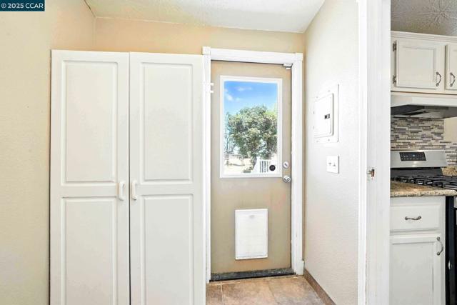 1950 Tule Ln, Knightsen CA: https://media.crmls.org/mediaz/b99ac35f-02a7-4ad1-802f-5241710e569a.jpg