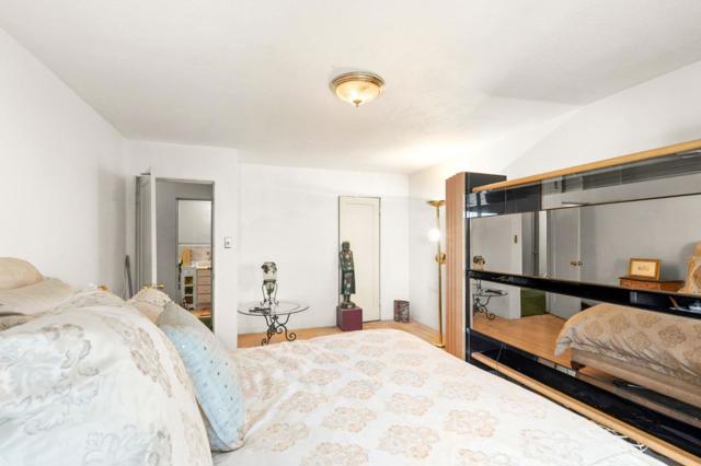 1033 Girard Street, San Francisco CA: https://media.crmls.org/mediaz/b99af701-632c-4f12-9434-010b2d68f102.jpg