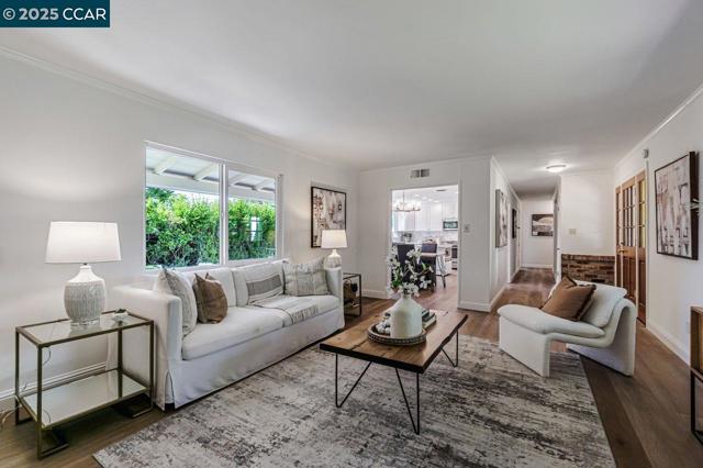 3338 Carlyle Ter, Lafayette CA: https://media.crmls.org/mediaz/b99b5209-4464-499c-95d4-63c35a737923.jpg