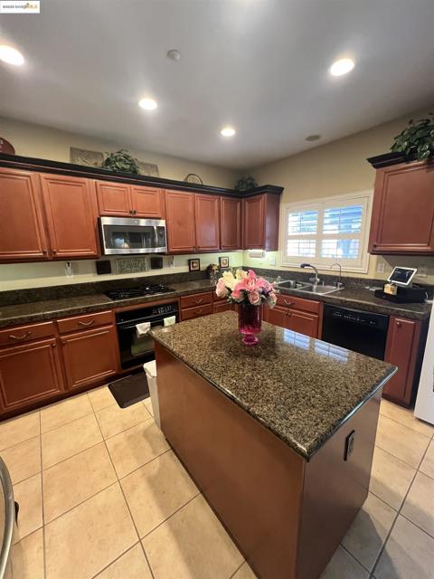 7 Kevin Ln, American Canyon CA: https://media.crmls.org/mediaz/b99bdaa2-d533-4677-a041-1ae8317fe93a.jpg