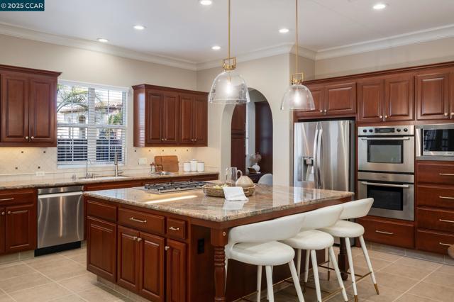 206 Glory Lily Ct, San Ramon CA: https://media.crmls.org/mediaz/b99bdba0-00b0-40d2-b811-3b4fdf70a3fa.jpg