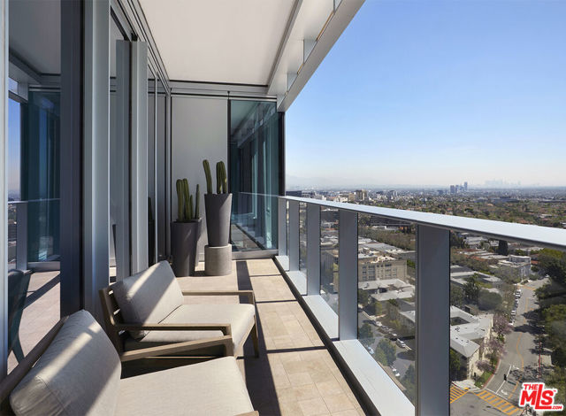 10000 SANTA MONICA Boulevard, Los Angeles CA: https://media.crmls.org/mediaz/b99cb8fb-cb66-46bc-85e7-679b28fa5233.jpg