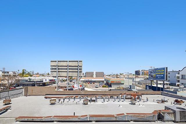 3957 30Th St, San Diego CA: https://media.crmls.org/mediaz/b99ce314-b8e7-436a-b45a-fccb337026e5.jpg