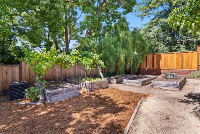 221 Sunset Terrace, Scotts Valley CA: https://media.crmls.org/mediaz/b99cebbf-e4c6-4d13-8f86-6cbb3451052e.jpg