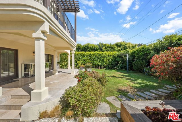 516 Lincoln Boulevard, Santa Monica CA: https://media.crmls.org/mediaz/b99d5597-7343-4178-a577-a2da053b8e88.jpg