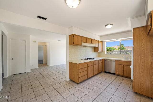 Detail Gallery Image 13 of 36 For 1848 Savannah Ave, Ventura,  CA 93004 - 4 Beds | 2 Baths