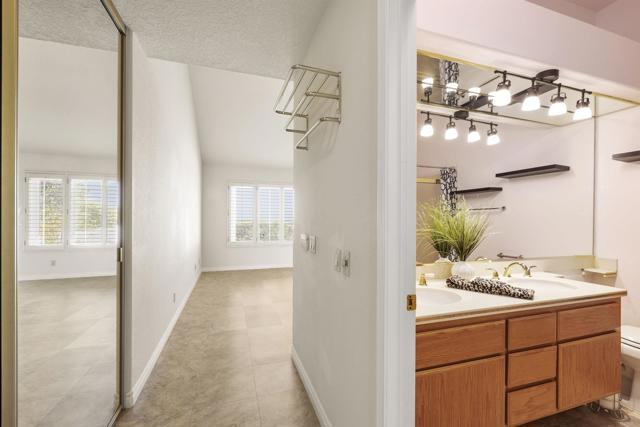 4125 Arcadia Way, Oceanside CA: https://media.crmls.org/mediaz/b99d7aa1-2375-4efc-9f40-e25fc0e92996.jpg