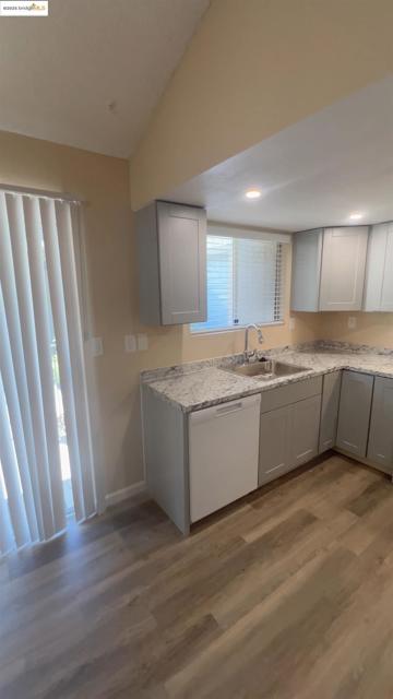 1260 Kenwal Rd, Concord CA: https://media.crmls.org/mediaz/b99e6359-d153-48dc-8222-192a4c869c21.jpg
