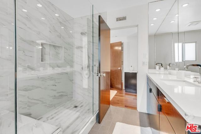 15514 CASIANO Court, Los Angeles CA: https://media.crmls.org/mediaz/b99f1163-4ae6-4b8a-90da-9145d01a96e8.jpg