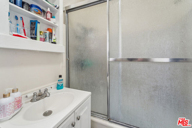1946 S La Salle Avenue, Los Angeles CA: https://media.crmls.org/mediaz/b99f7b57-1283-4b14-957c-1c67f9584013.jpg