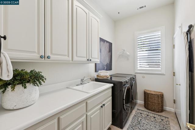 109 Forest Hill, Clayton CA: https://media.crmls.org/mediaz/b99fcebf-fcc3-4a73-b702-8781bd53d16d.jpg