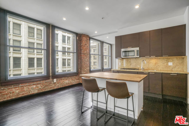 460 S Spring Street, Los Angeles CA: https://media.crmls.org/mediaz/b9a021ea-1df4-477f-a01b-488c208a4f27.jpg