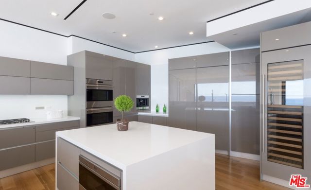 17816 Porto Marina Way, Pacific Palisades CA: https://media.crmls.org/mediaz/b9a04544-6aed-4a1a-8aa6-e80bb3c070d0.jpg