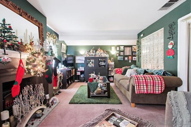 1654 LINWOOD, San Diego CA: https://media.crmls.org/mediaz/b9a066fc-b464-41ce-8f11-fd29669c4f68.jpg