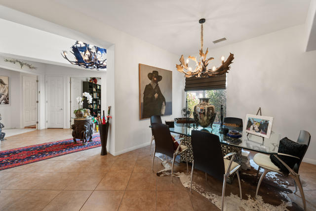 7 Chopin Court, Rancho Mirage CA: https://media.crmls.org/mediaz/b9a09088-ca4e-407a-940b-57f16cf87e7b.jpg