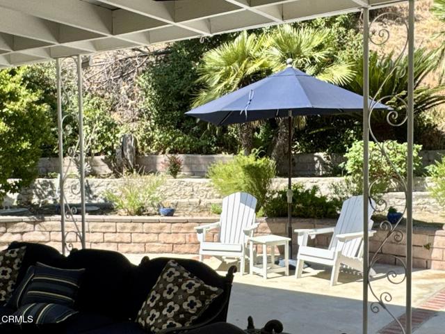 1535 Glenmont Drive, Glendale CA: https://media.crmls.org/mediaz/b9a0b57a-1096-4295-80c4-99b82f1b3fbd.jpg