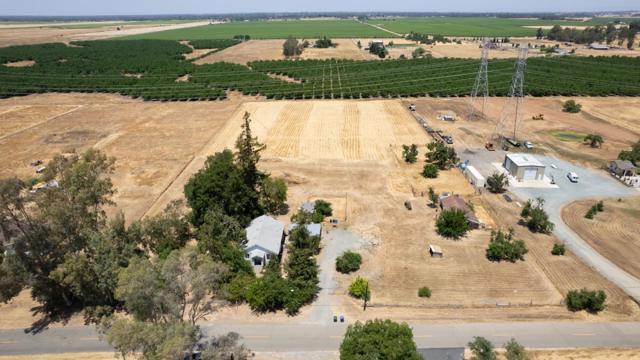 11835 Hobday Road, Wilton CA: https://media.crmls.org/mediaz/b9a14c62-1223-43cb-8423-4a6b36231875.jpg
