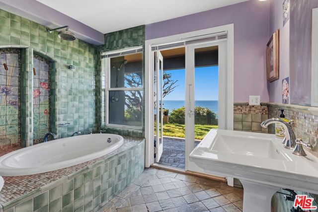 7007 Birdview Avenue, Malibu CA: https://media.crmls.org/mediaz/b9a2421e-63a0-458a-bf46-636e2a509bd9.jpg