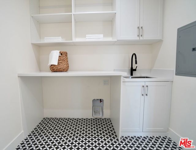1441 S Oakhurst Drive, Los Angeles CA: https://media.crmls.org/mediaz/b9a249b3-6018-413a-86bc-bcdccc69f6b2.jpg