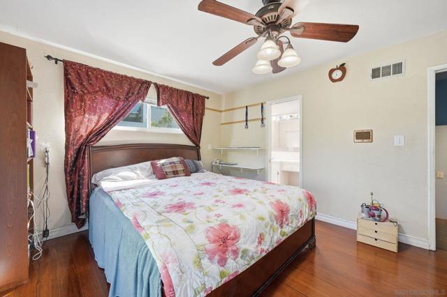 4040 Yale Ave, La Mesa CA: https://media.crmls.org/mediaz/b9a26e64-6549-44d6-b02a-c8bbd76d921d.jpg