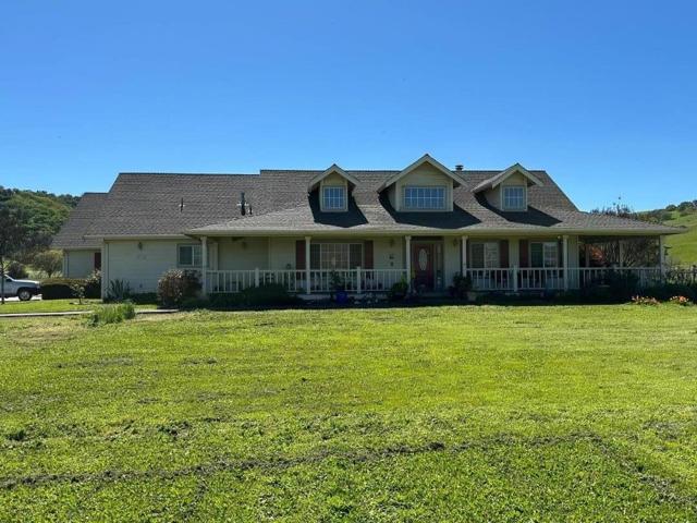 19715 Hale Avenue, Morgan Hill CA: https://media.crmls.org/mediaz/b9a2911a-a8a1-4acd-b61b-79390c1766dd.jpg