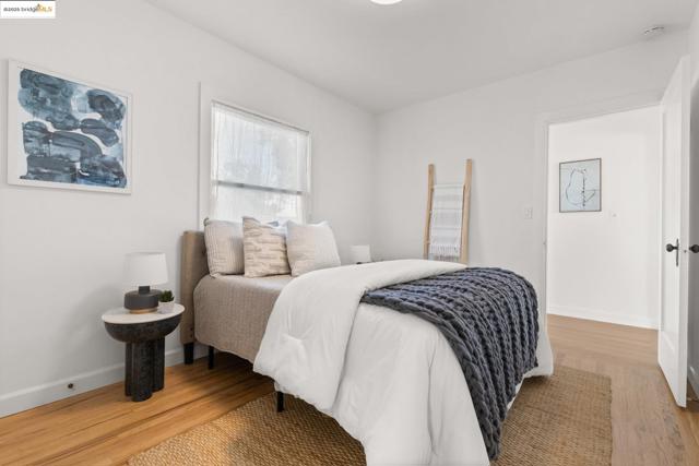 4008 Woodruff Ave, Oakland CA: https://media.crmls.org/mediaz/b9a2fb78-6c8e-49f9-8fa0-6e7046bcd0cb.jpg