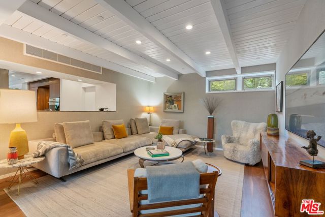 2179 Mandeville Canyon Road, Los Angeles CA: https://media.crmls.org/mediaz/b9a327ef-480c-459f-b44b-17ab616e14c1.jpg