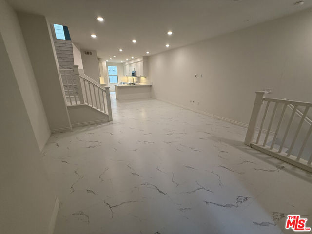 65 Plateau, Irvine CA: https://media.crmls.org/mediaz/b9a331c4-e19e-4618-bd1f-af3cb98d876b.jpg