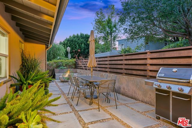 3736 Clayton Avenue, Los Angeles CA: https://media.crmls.org/mediaz/b9a35565-86f8-4b88-a685-99a33ec51b5a.jpg