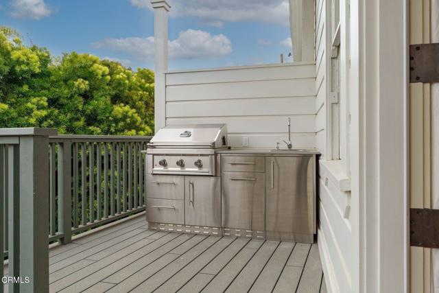 399 W Center Street, Ventura CA: https://media.crmls.org/mediaz/b9a3c5cb-cdff-4f33-a297-0a16689d0060.jpg