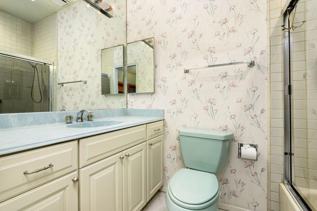 153 Lake Shore Drive, Rancho Mirage CA: https://media.crmls.org/mediaz/b9a4110e-3d41-4017-b907-ef9a51067beb.jpg