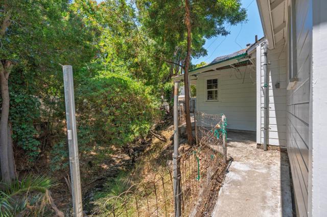 774 Chestnut Street, San Carlos CA: https://media.crmls.org/mediaz/b9a42db1-bfd2-4398-a8ed-2a63b7838f9e.jpg
