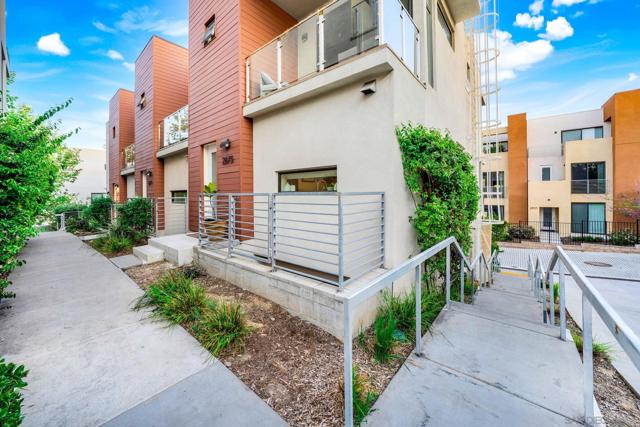 2875 B Street, San Diego CA: https://media.crmls.org/mediaz/b9a43315-c79f-4a17-8d1b-7c2060f4c769.jpg