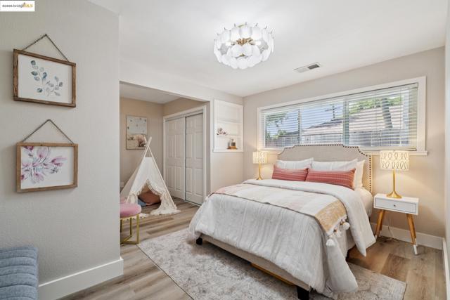 1555 Terry Way, Pleasant Hill CA: https://media.crmls.org/mediaz/b9a4546d-1375-4754-ab44-25729d005cfc.jpg