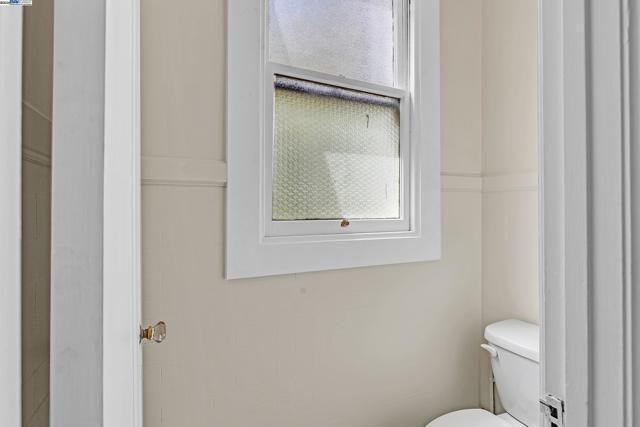 4134 Fulton St, San Francisco CA: https://media.crmls.org/mediaz/b9a4eec1-a21d-4471-bf0b-1fc46d1e8ce6.jpg