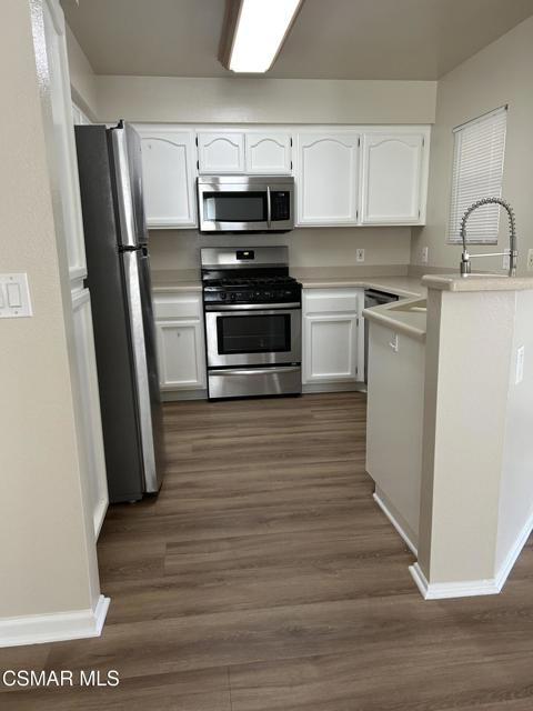 3376 Holly Grove Street, Westlake Village CA: https://media.crmls.org/mediaz/b9a50881-3ebf-40e3-bb33-9020597d7106.jpg