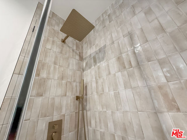150 N Arnaz Drive, Beverly Hills CA: https://media.crmls.org/mediaz/b9a53299-964a-4013-ab09-160f1e8754d6.jpg
